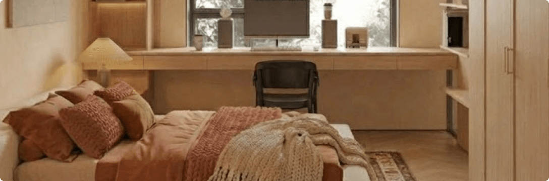 Quarto confortável com bancada de trabalho